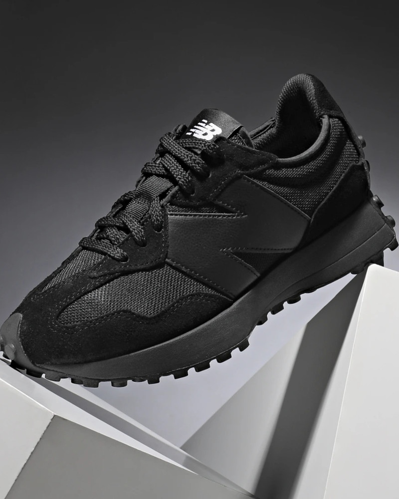  Scarpe Sneakers Unisex New Balance 327 CTB Total Black Lifestyle
